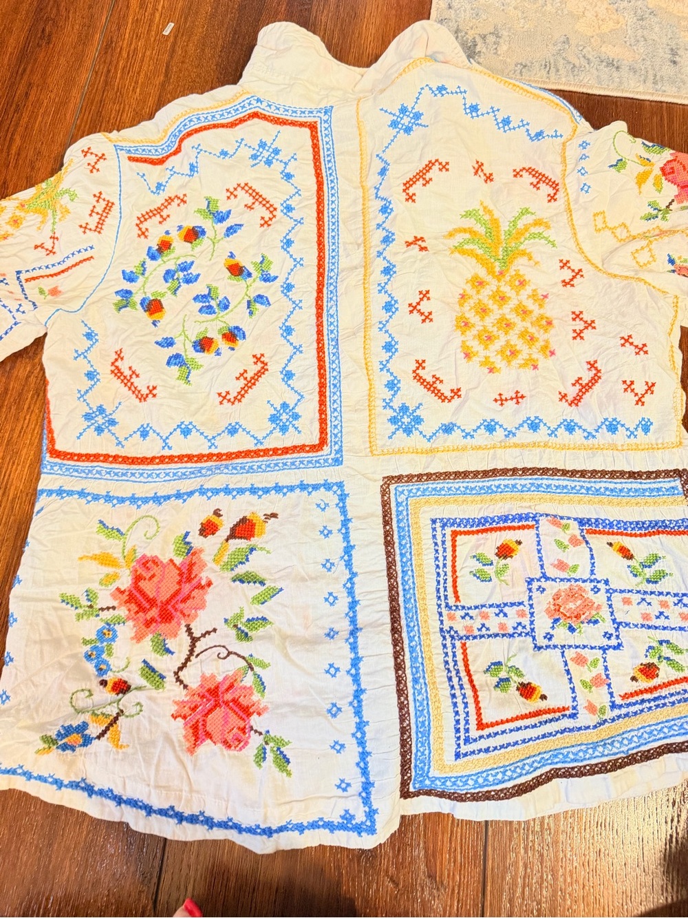 FARM Rio White Button-Down Shirt with Multicolor Floral Embroidery PRICE IS FIRM - Picture 5 of 5